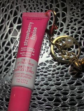 🔵 Strawberry Fraise Tinted Lip Treatment Keychain Bag Charm